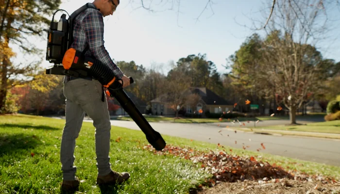 Brushless cordless backpack leaf blower 80V with battery and